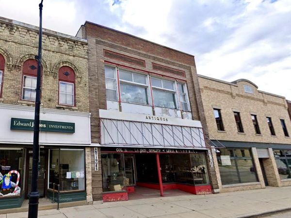 141 W James St, Columbus, WI 53925
