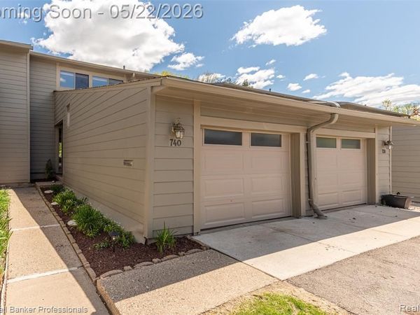 740 Peninsula Court, Ann Arbor, MI 48105