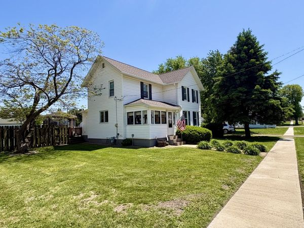 312 S Washington Street , Sheffield, IL 61361