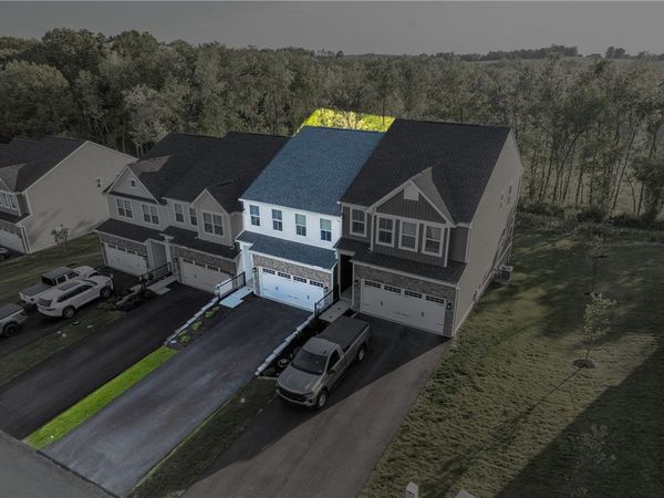 5005 Wellington Ct, Jeannette, PA 15644