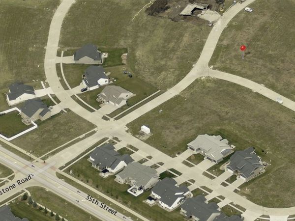 4115 Gemstone Road , Marion, IA 52302