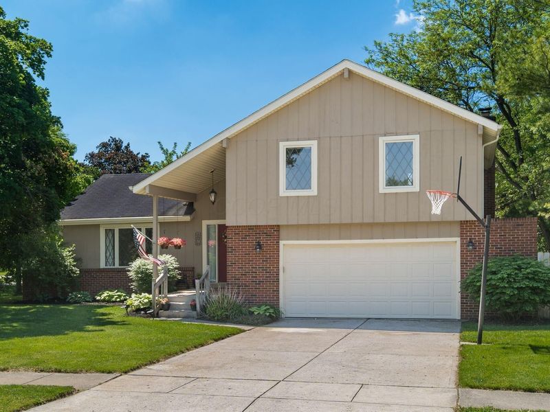 1870 Hickory Hill Drive, Columbus, OH 43228 Photo 3