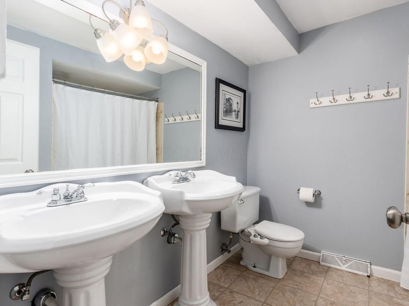 1870 Hickory Hill Drive, Columbus, OH 43228 Photo 41