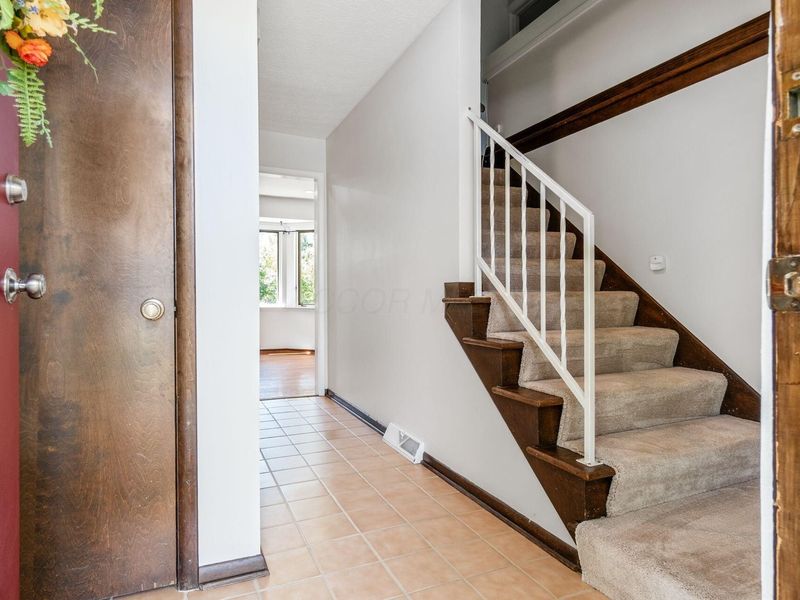 1870 Hickory Hill Drive, Columbus, OH 43228 Photo 5