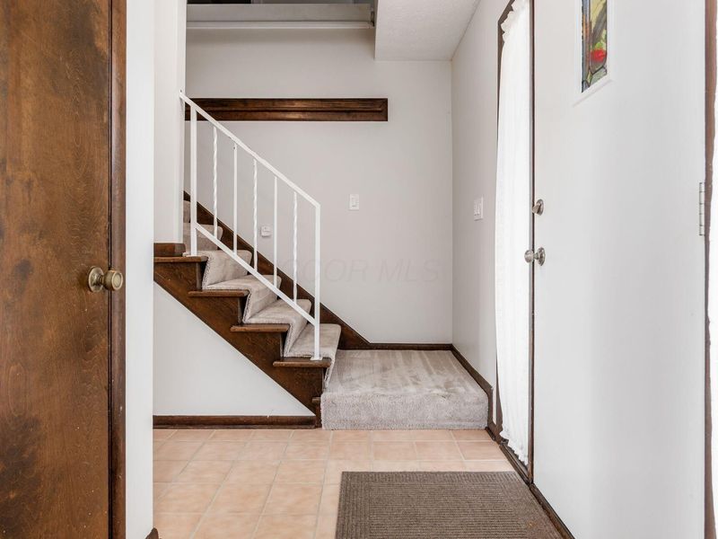 1870 Hickory Hill Drive, Columbus, OH 43228 Photo 6