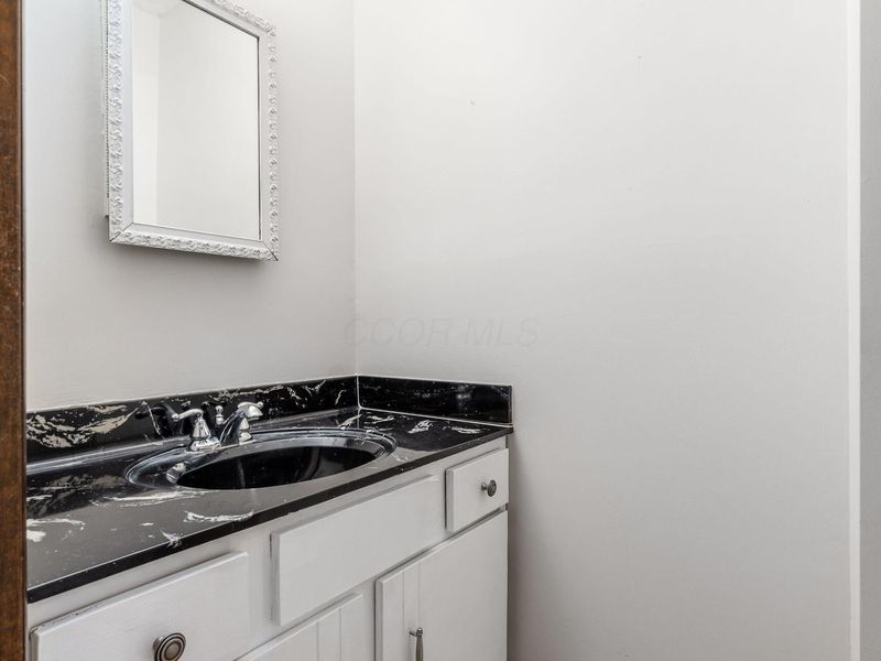 1870 Hickory Hill Drive, Columbus, OH 43228 Photo 7