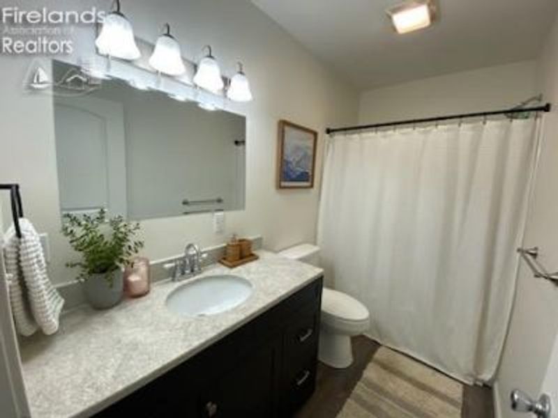 498 E Market Street, Tiffin, OH 44883 Photo 14
