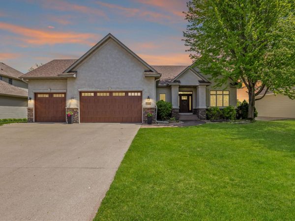 8156 9th Street Place N, Oakdale, MN 55128