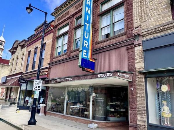 146 W James STREET, Columbus, WI 53925