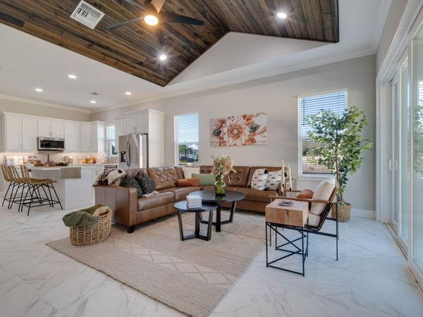 2005 Bridgepointe Circle, Unit 97, Vero Beach, FL 32967