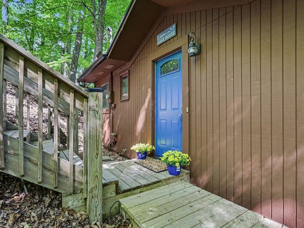 512 Natchez Lane , Sugar Grove, OH 43155