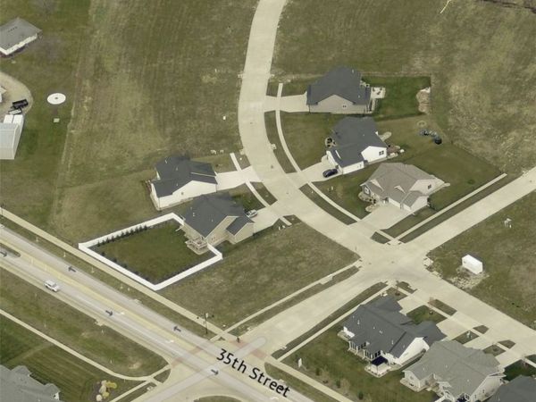 3180 Platinum Way , Marion, IA 52302