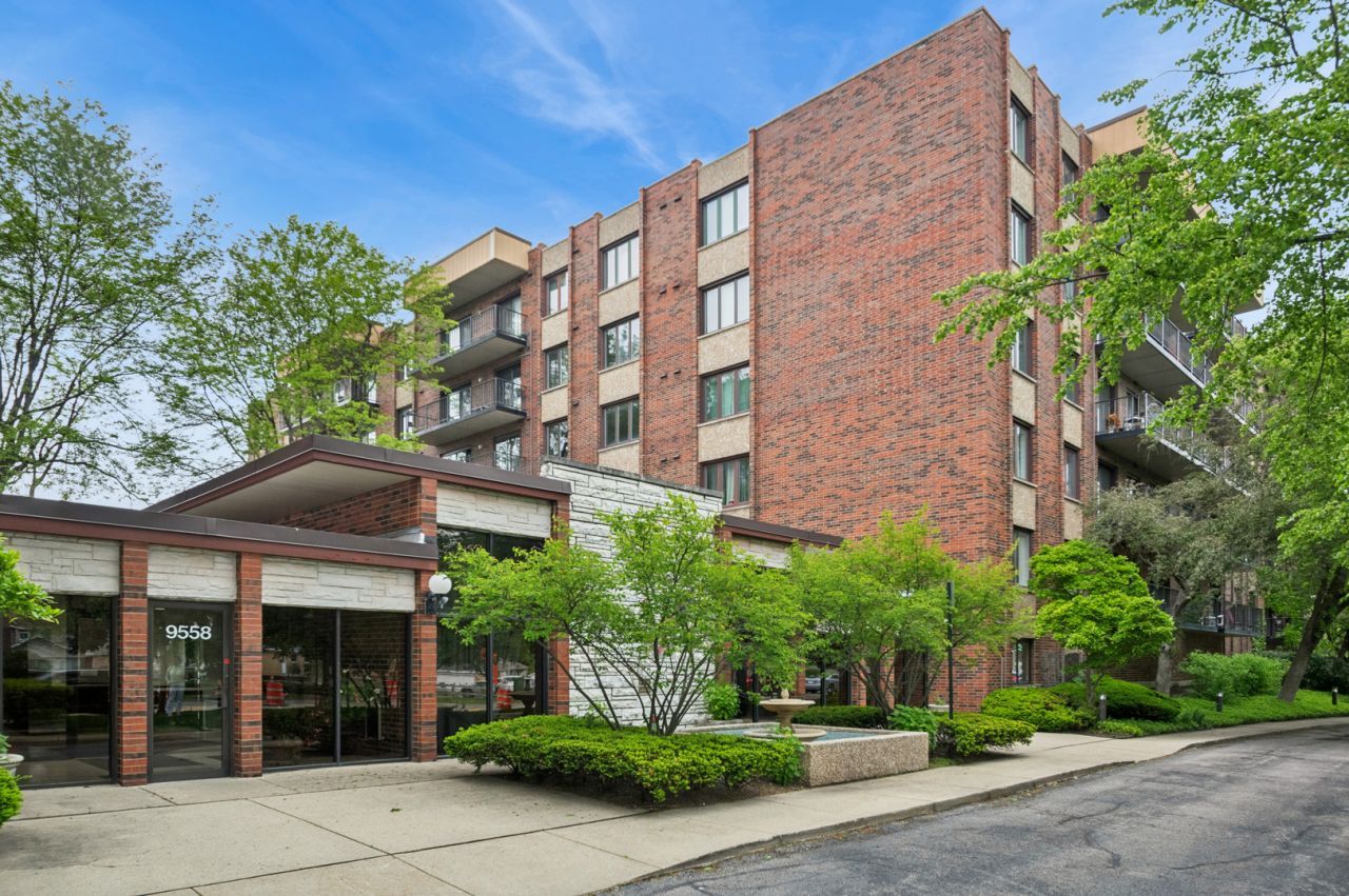 9560 Gross Point Road , Unit 409B, Skokie, IL 60076 Main Photo