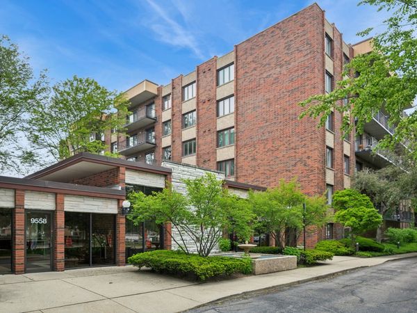9560 Gross Point Road , Unit 409B, Skokie, IL 60076