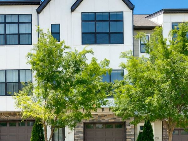 221 Stonecrest Cir, Nashville, TN 37209