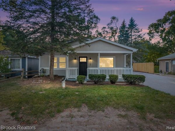 3187 Woodlawn Street , Commerce Twp, MI 48390