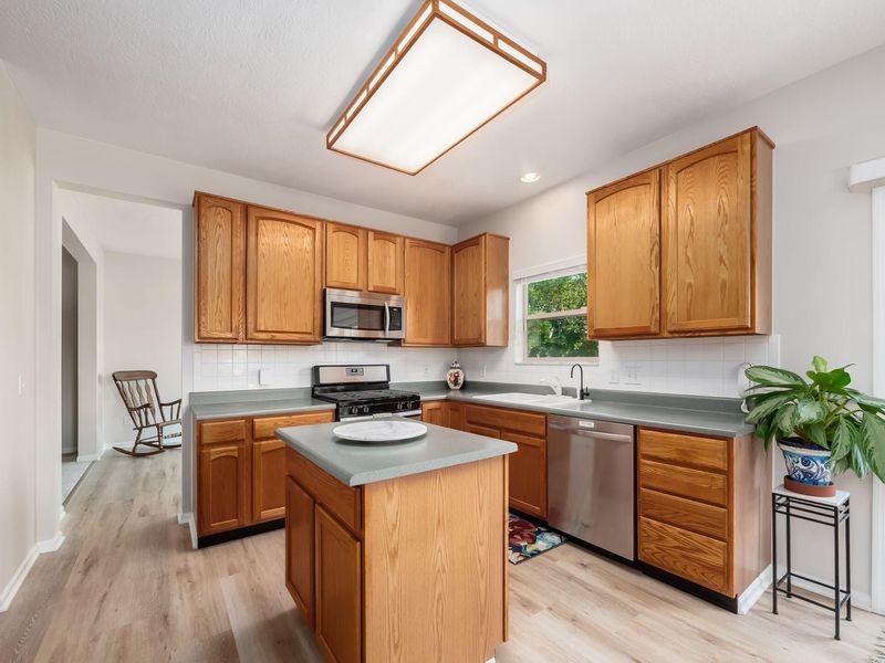2037 Kingman Court, Lewis Center, OH 43035 Photo 12