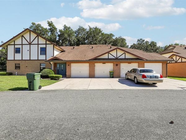 100 E OAK TERRACE DRIVE , Unit D2, LEESBURG, FL 34748