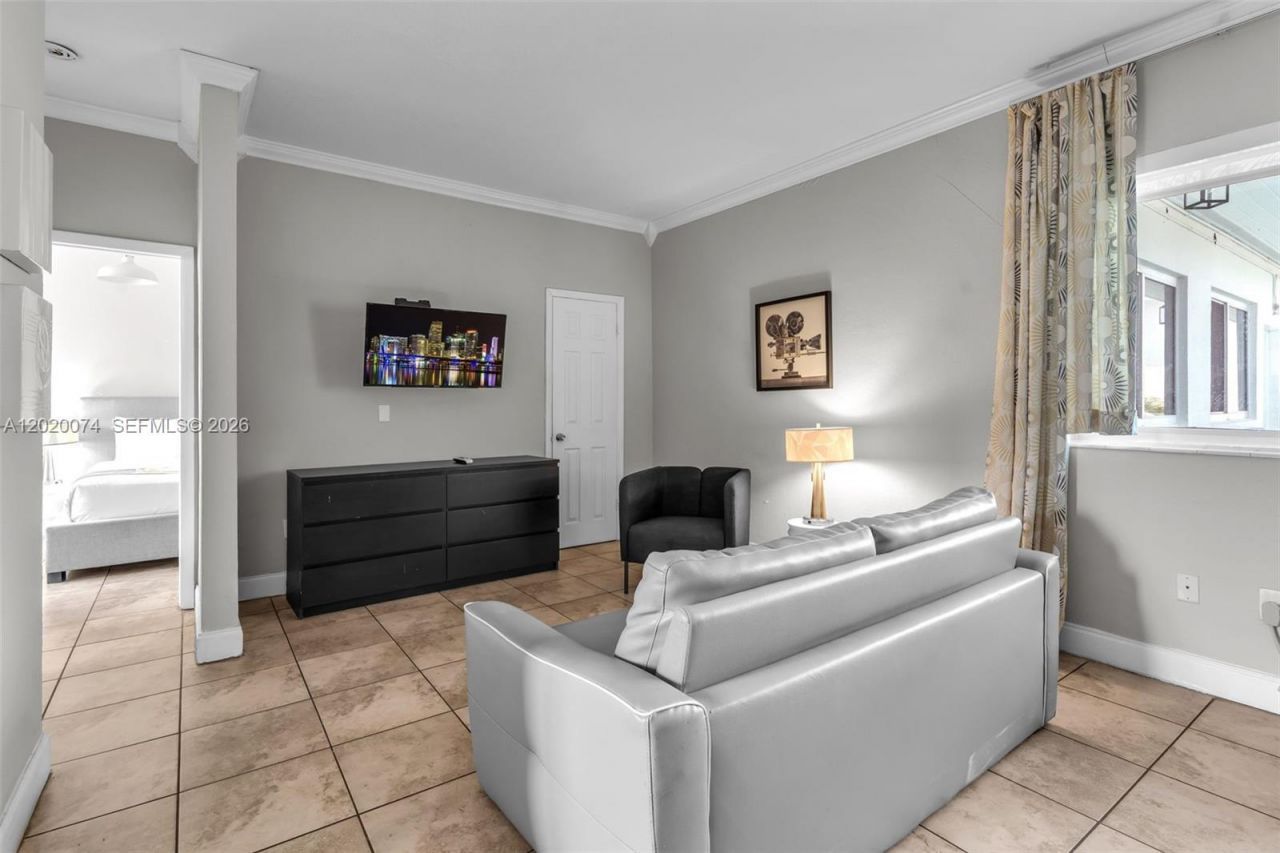 8100 Harding Ave , Unit 503, Miami Beach, FL 33141 Photo