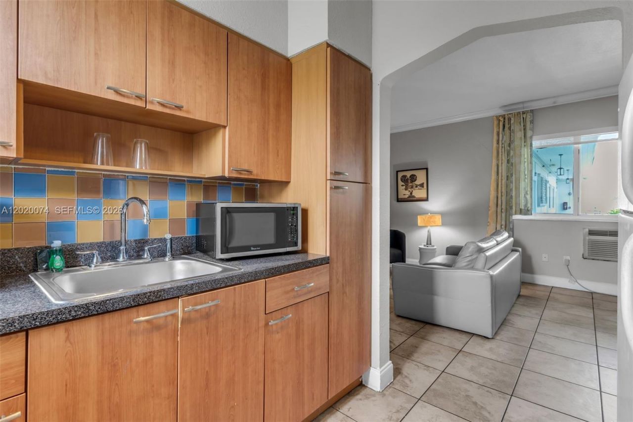 8100 Harding Ave , Unit 503, Miami Beach, FL 33141 Photo