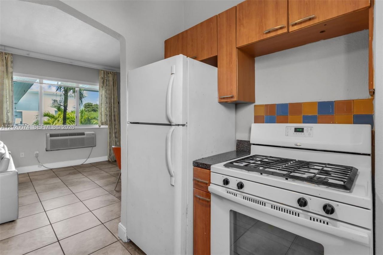 8100 Harding Ave , Unit 503, Miami Beach, FL 33141 Photo