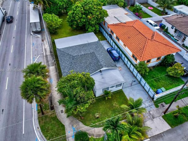 8224 NW 1st Pl , Miami, FL 33150