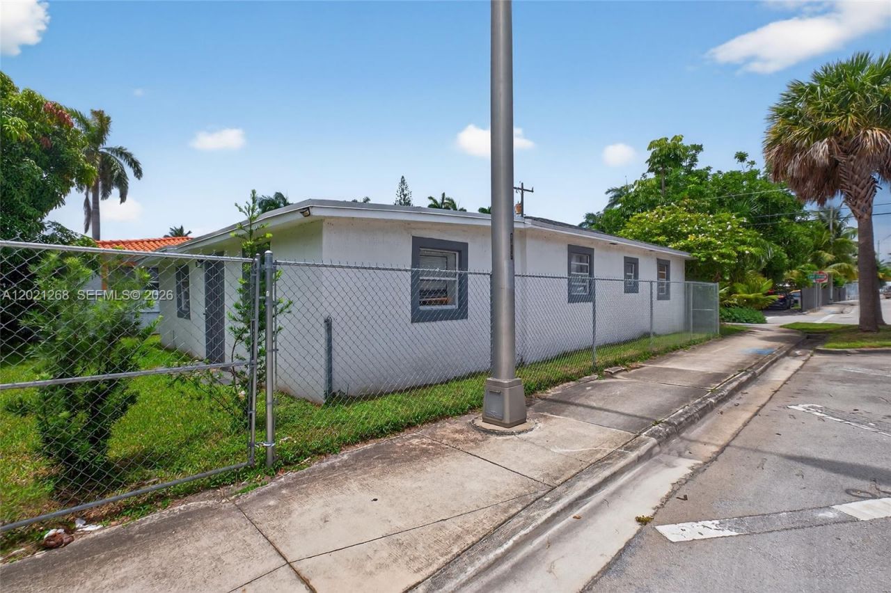 8224 NW 1st Pl , Miami, FL 33150 Photo