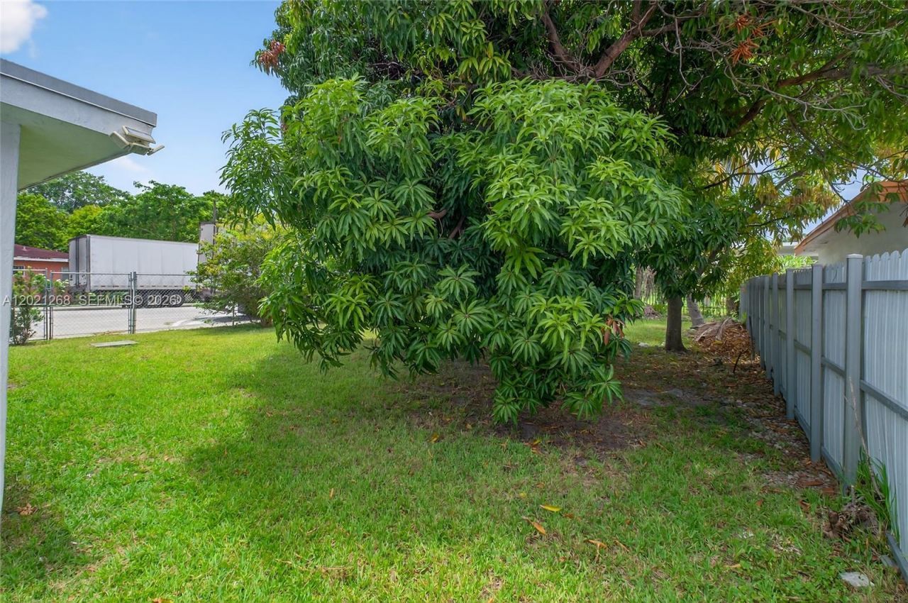 8224 NW 1st Pl , Miami, FL 33150 Photo