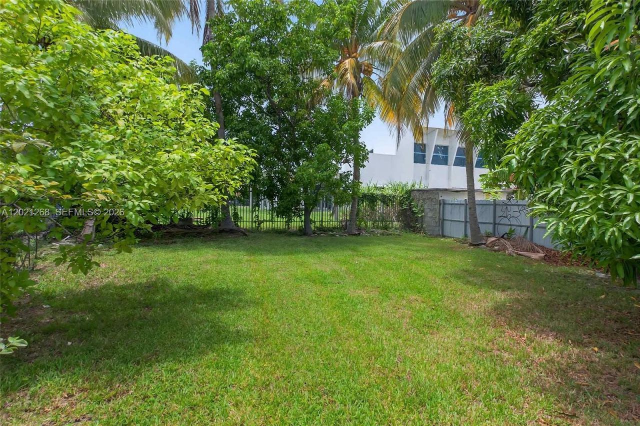 8224 NW 1st Pl , Miami, FL 33150 Photo
