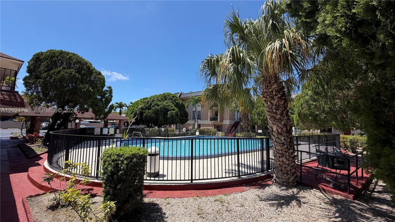 3901 SW 109th Ave , Unit 4, Miami, FL 33165 Photo