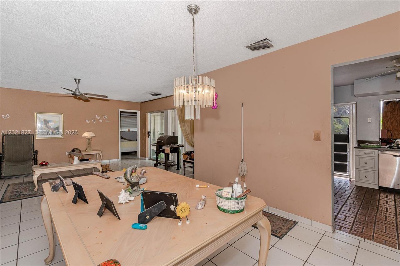 3905 SW 67th Ter, Miramar, FL 33023 Photo