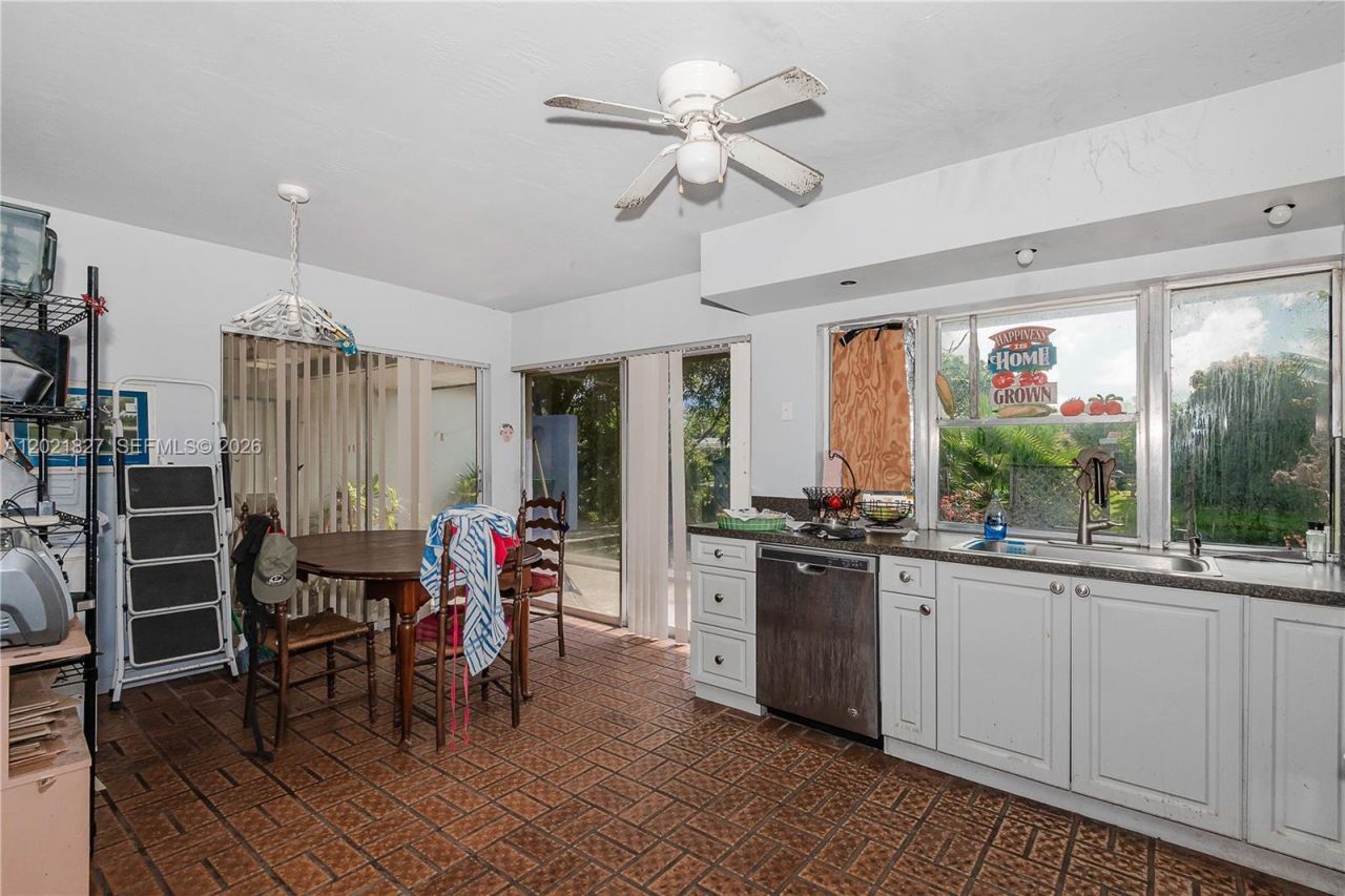 3905 SW 67th Ter, Miramar, FL 33023 Photo