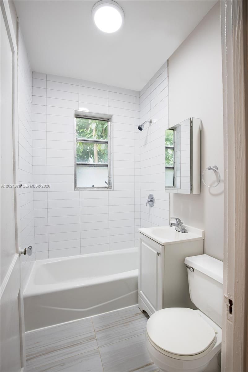 320 Mendoza Ave, Unit 2, Miami, FL 33134 Photo