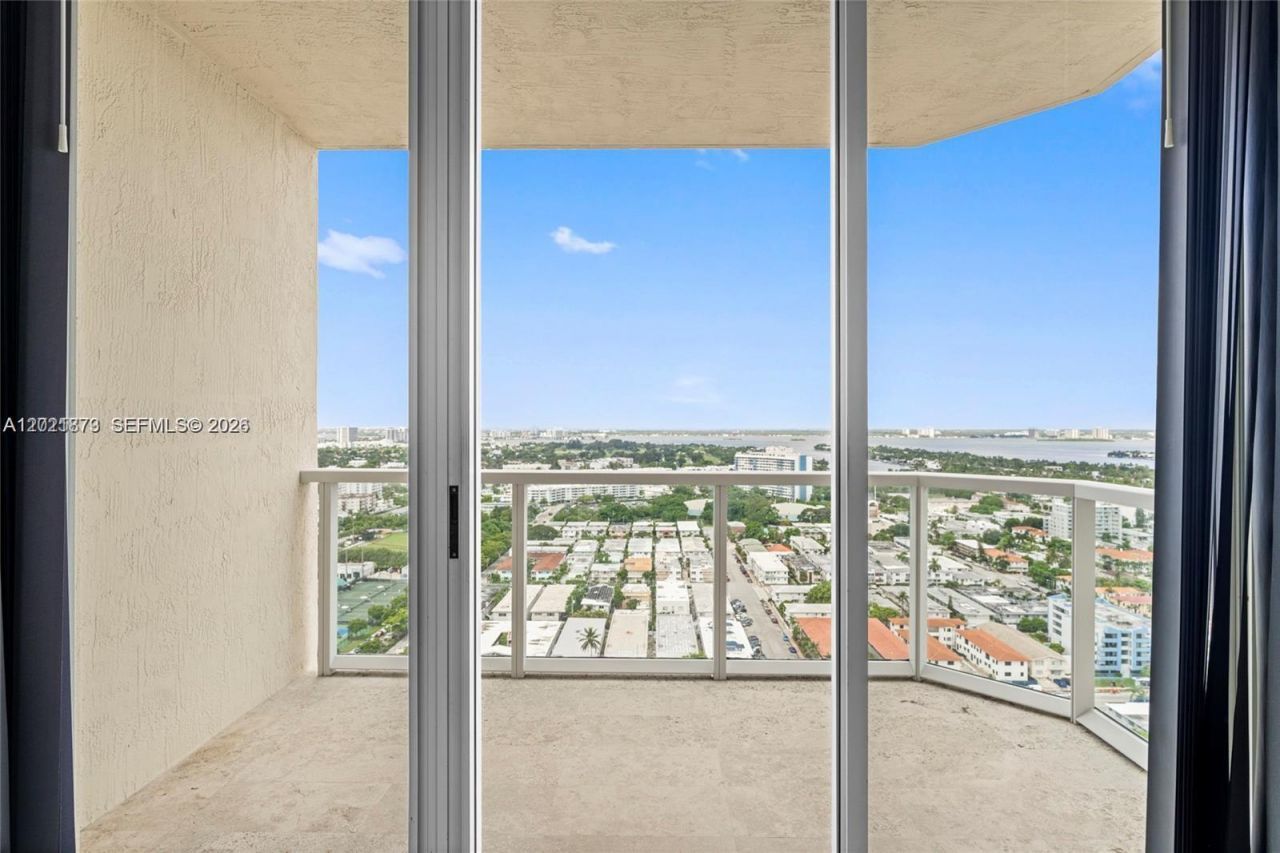 7330 Ocean Ter, Unit PH-D, Miami Beach, FL 33141 Photo