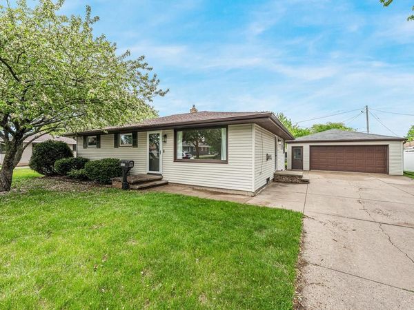 523 MARGARET STREET, Combined Locks, WI 54113