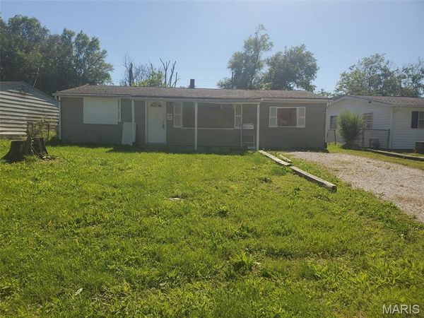 240 St. John Drive , Cahokia, IL 62206