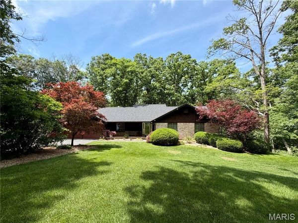 7 Walnut Ridge Court, Defiance, MO 63341