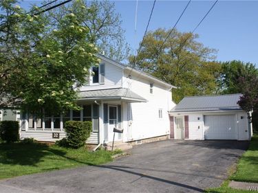 32 Church Street , Middleport, NY 14105