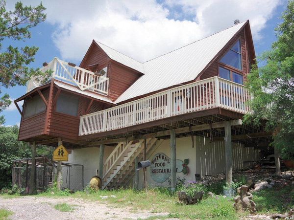 620 County Road 242, Hondo, TX 78861