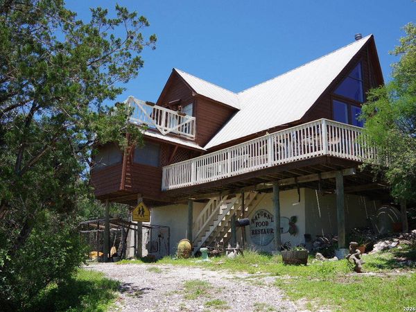 620 County Road 242, Hondo, TX 78861