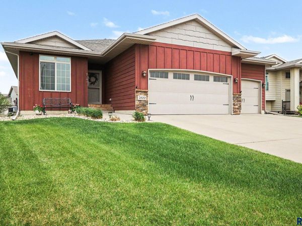 7800 W Vista Park St, Sioux Falls, SD 57106