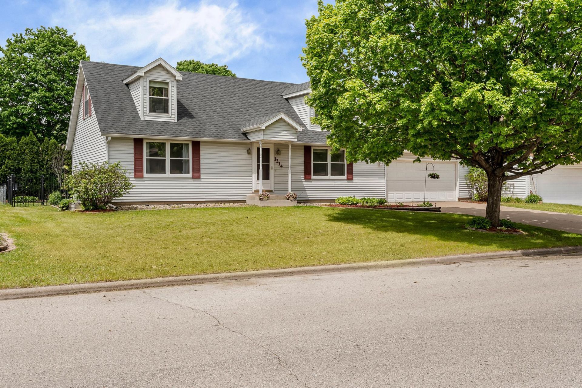 1214 Willow Street , La Crescent, MN 55947
