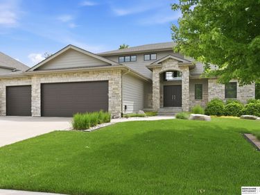 1901 S 220th Avenue, Elkhorn, NE 68022