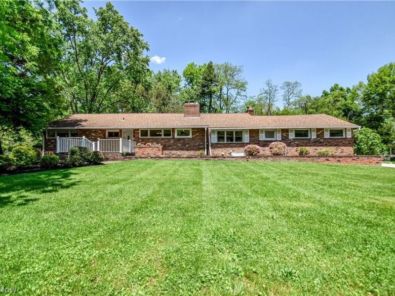8905 Spring Valley Drive, Mentor, OH 44060 Photo 1