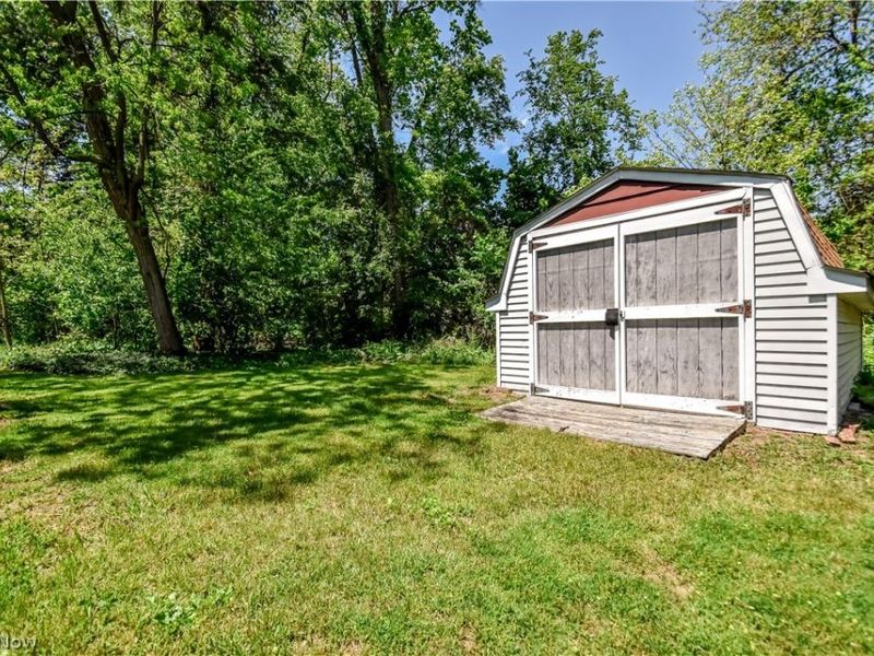 8905 Spring Valley Drive, Mentor, OH 44060 Photo 40