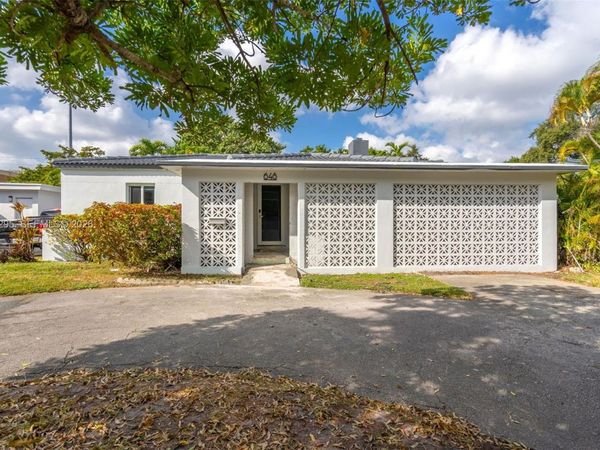 648 South Dr , Miami Springs, FL 33166