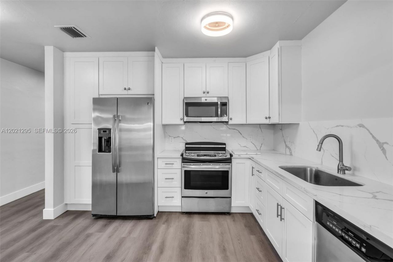 648 South Dr, Miami Springs, FL 33166 Photo
