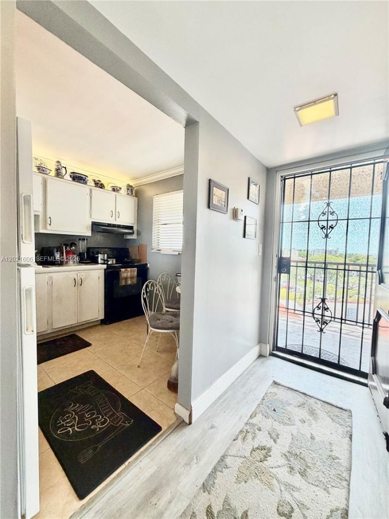 2322 S Cypress Bend Dr , Unit 708, Pompano Beach, FL 33069 Photo