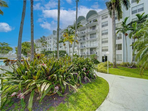 494 NW 165th St Rd , Unit C-205, Miami, FL 33169