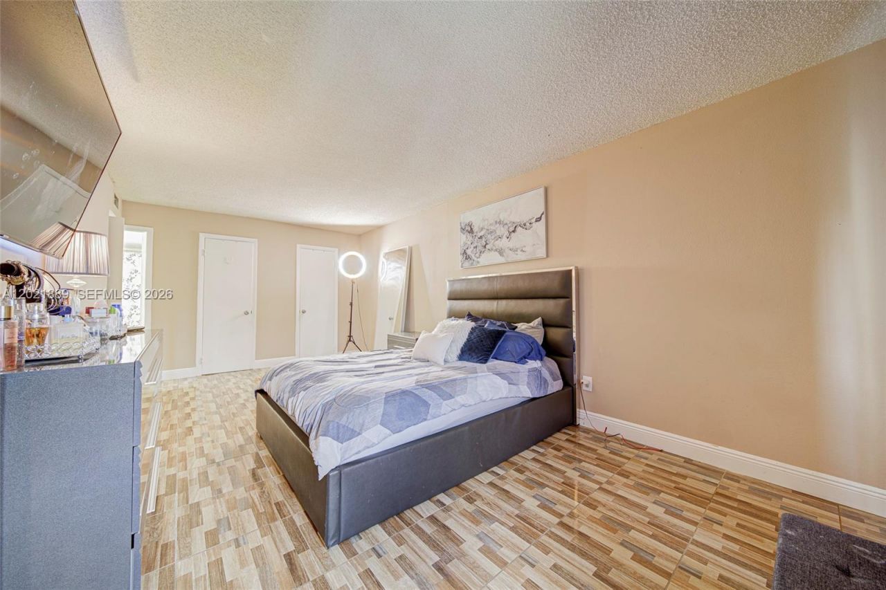 494 NW 165th St Rd , Unit C-205, Miami, FL 33169 Photo